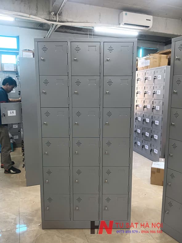 Tủ sắt locker 18 ngăn cho nhà công nghiệp